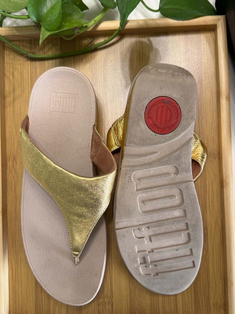 NWOT Fitflop Lulu Leather Metallic Toe-Post Thong Wedge Sandals Size 10